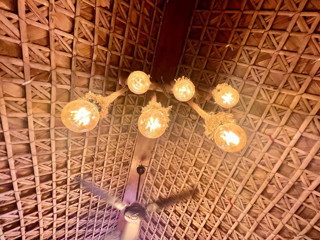 La Pahi Palace- Banquet And Resort Sakri East ภายนอก รูปภาพ